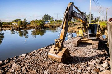 Canoas: Trabalhos de drenagem intensificam recuo das águas